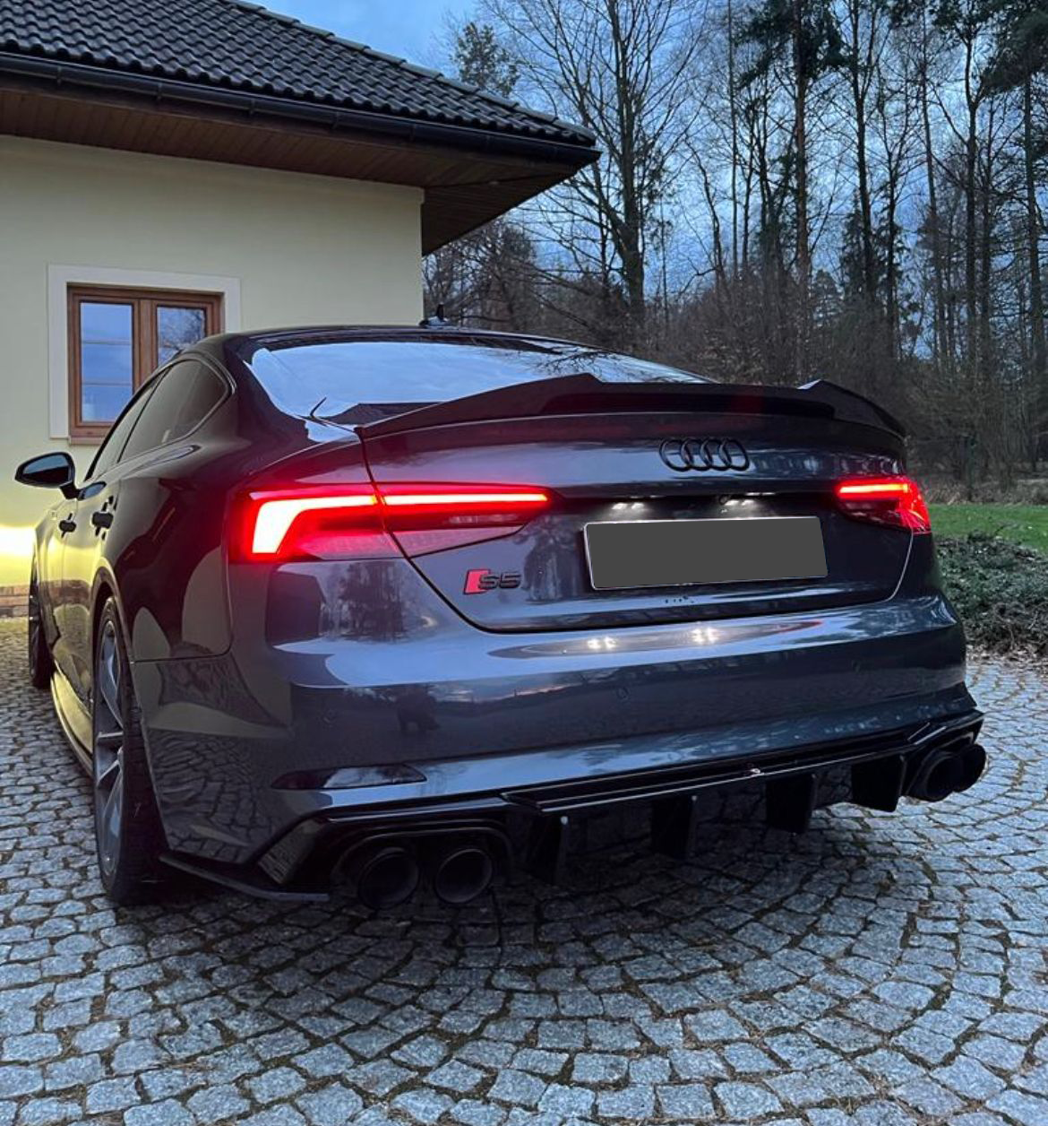 Spoiler z włókna węglowego Audi A5/S5/RS5 B9